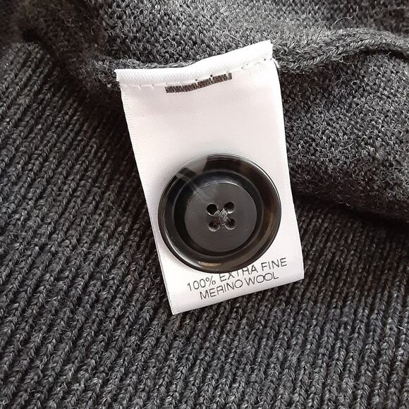 Turnbury 100% Merino Wool Cardigan Sweater Button Front Gray M Quiet Luxury - Picture 5 of 9